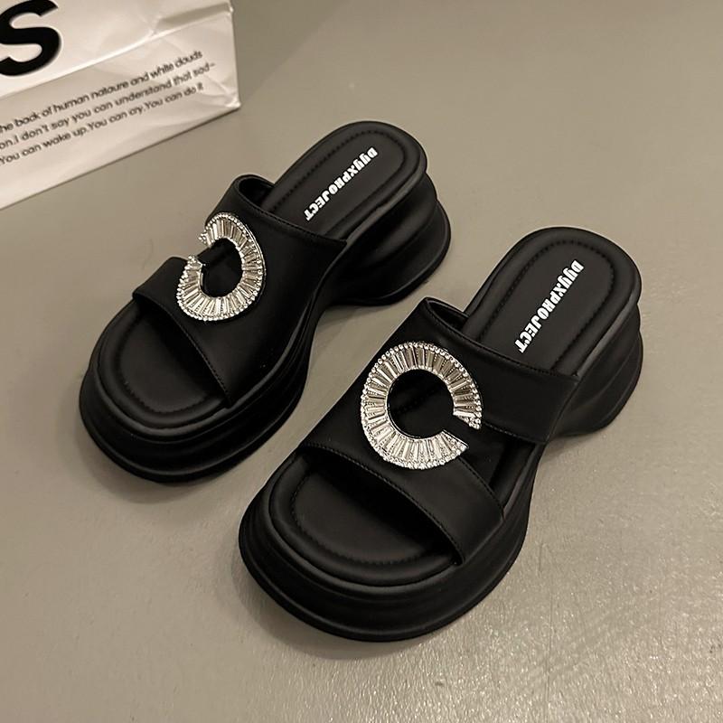 Премиальные нишевые шлепанцы на танкетке с толстой подошвой, женская летняя обувь, новые универсальные босоножки на высоком каблуке со стразами, повседневные сандалии на одной перемычке