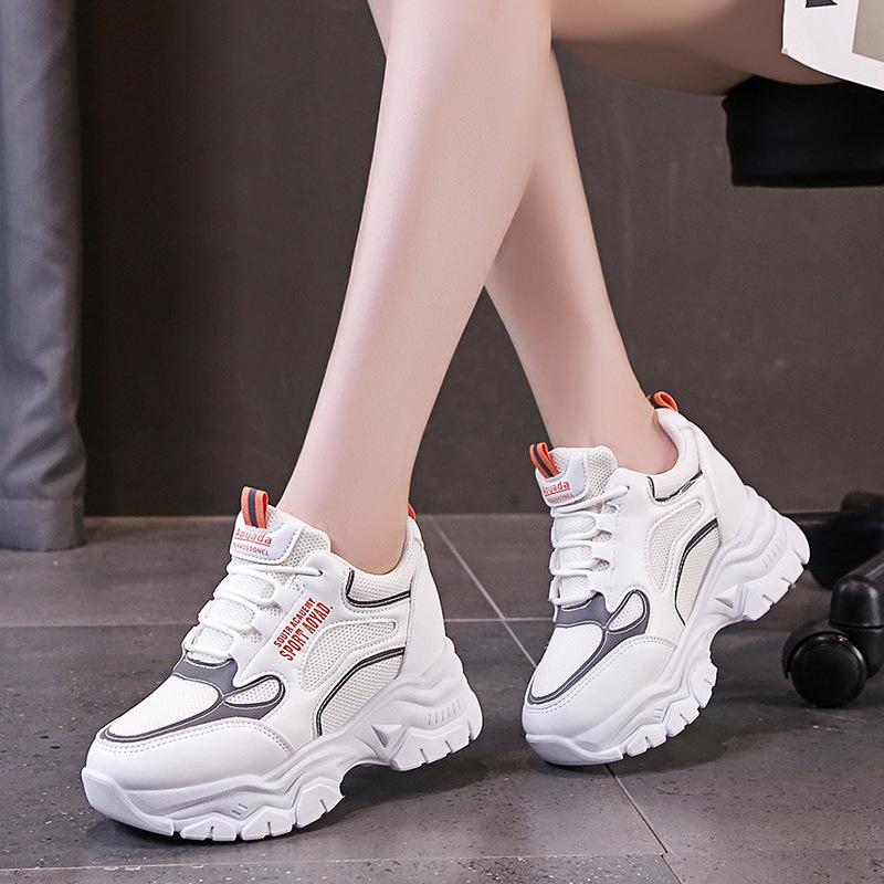Толстая подошва спортивная женская обувь весна осень новый стиль с увеличенной высотой внутри сетка повседневная вулканизированная обувь для бега