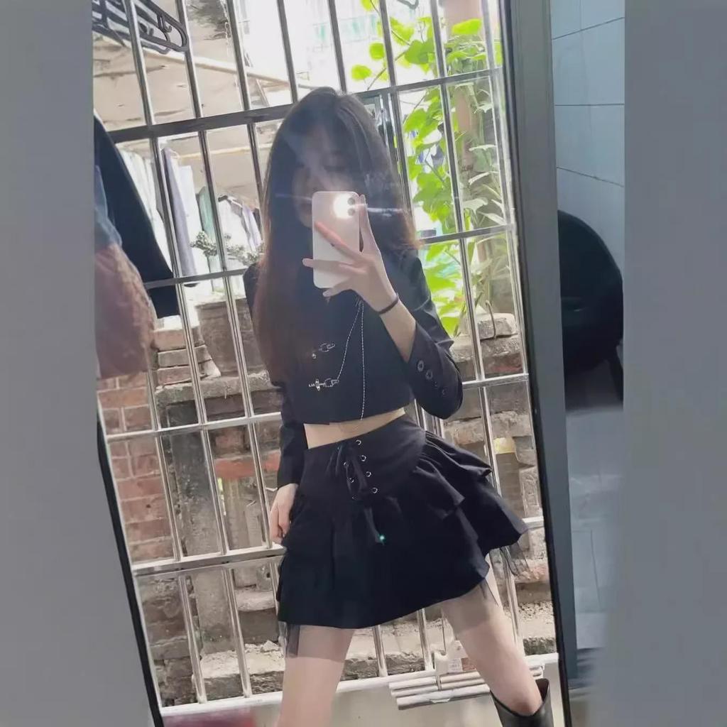 Женская миниатюрная черная юбка А-силуэта с высокой талией и бедрами - стиль колледжа, лето 2025 г.