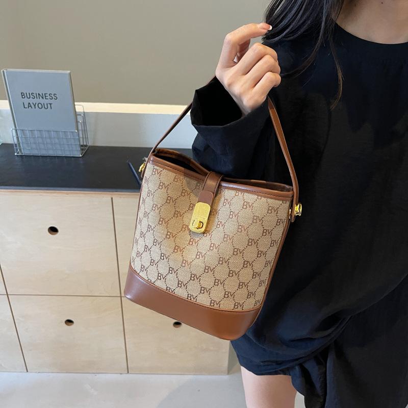 Retro Bag Season New Niche Trendy Shoulder Bag 2025 Autumn Bucket Bag Premium Casual Messenger Bag