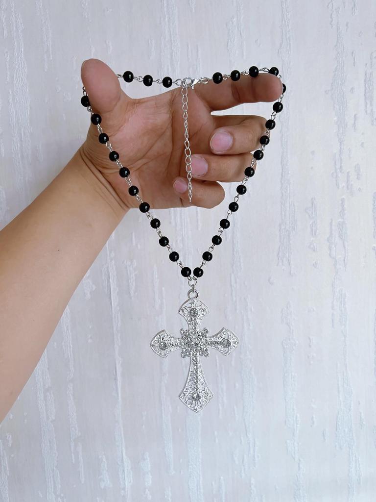 Ожерелье «Готический крест» — уникальный дизайн ювелирных изделий