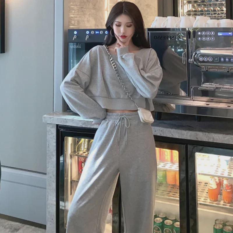 "Осенний женский спортивный костюм на завязках": Комплект из двух предметов: укороченный топ с длинными рукавами и брюки с высокой талией
