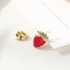 Милый мини-брошь в японском стиле с клубникой для женщин, предотвращает wardrobe malfunction, модный и персонализированный аксессуар