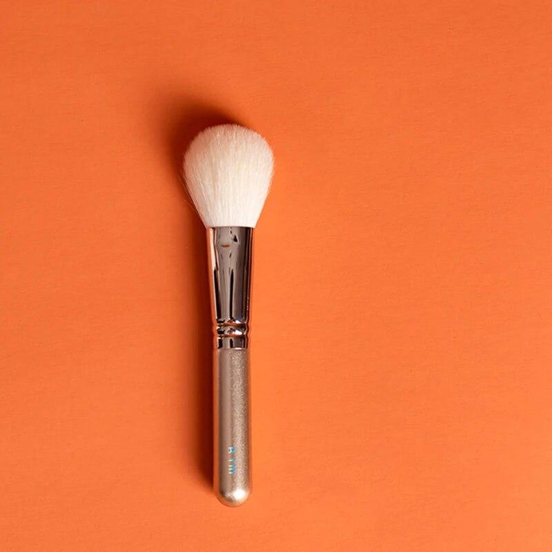 ЩЕТКА ДЛЯ МАКИЯЖА B110 Круглая РУМЯНА J4003 Угловая кисть HIGHLIGHT - Золото - Качественные инструменты для смешивания бронзаторов и пудры Goat Brisltes Cosmetics