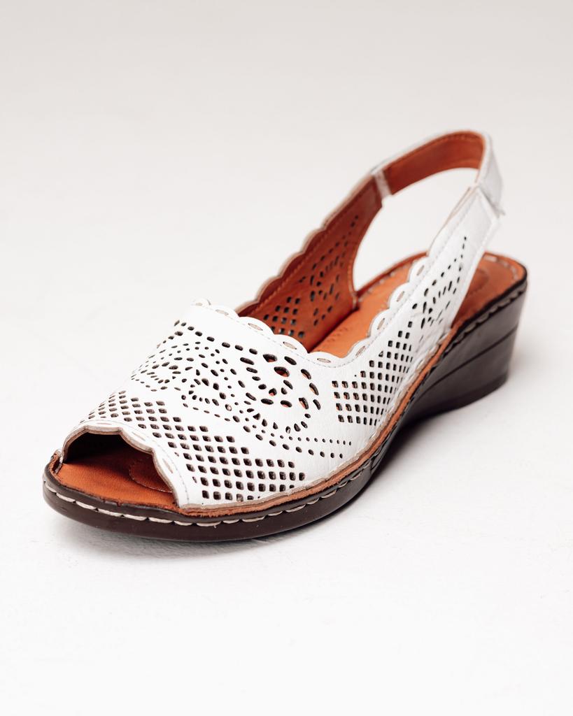 Босоножки на танкетке перфорированные Krula 506150 36 белые кожа