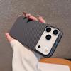 Ретро Жесткий Чехол с Узором из Углеродного Волокна и Кевлара Для iPhone 17 Air 16 15 14 Plus 13 12 Pro Max 11 Текстура Полосок Защитный Бампер