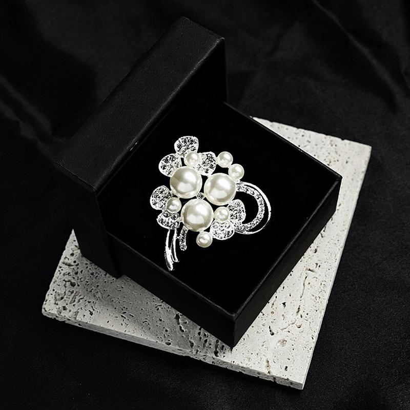 Темпераментные Жемчужные Броши Для Женщин Девушек Нежные Корсажи Элегантные Булавки для Костюма Аксессуары для Одежды Подарки