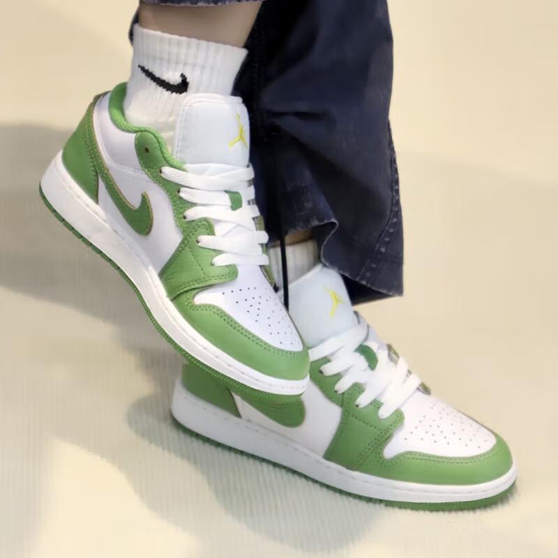 Jordan 1 Низкий хлорофилл GS HF4779-100