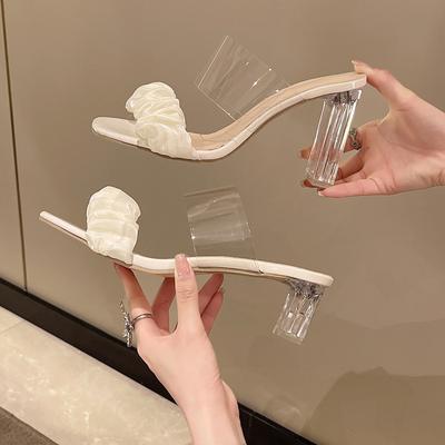 2025 новая корейская версия тапочек на высоком каблуке, женские летние феи, модная верхняя одежда, плиссированные толстые каблуки, одно слово, классные тапочки для женщин