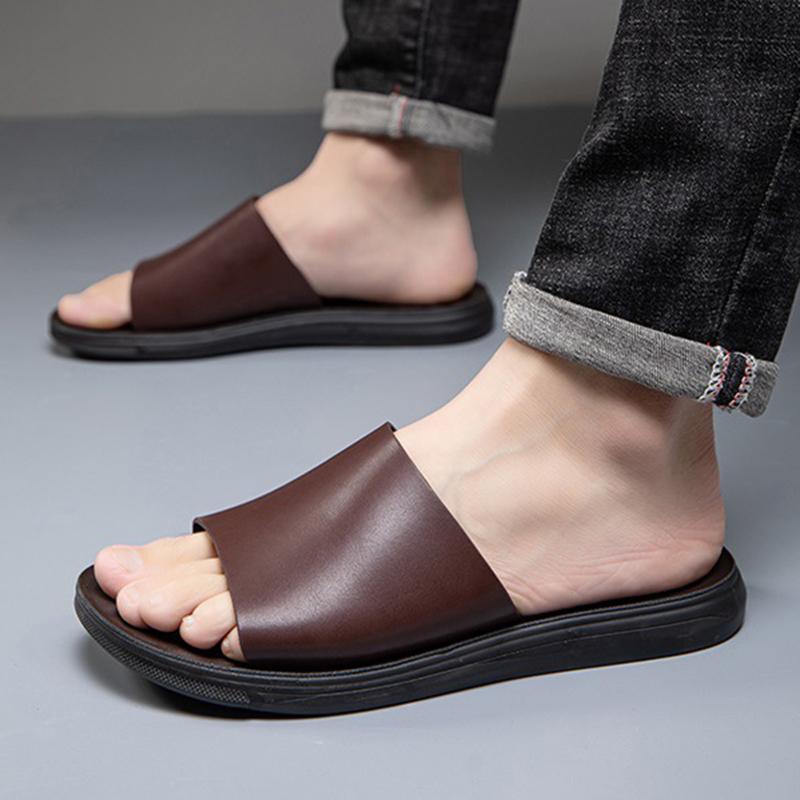 Новые мужские кожаные сандалии для мужчин, шлепанцы, повседневные тапочки, летняя обувь, противоскользящие, износостойкие, домашние пляжные сандалии