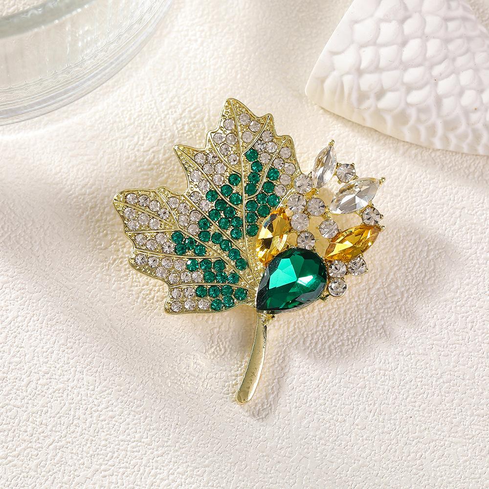 Exquisite Zircon Maple Leaf Brooches for Women Luxury Rhinestone Plant Corsage Dress Jacket Accessories Party Jewelry