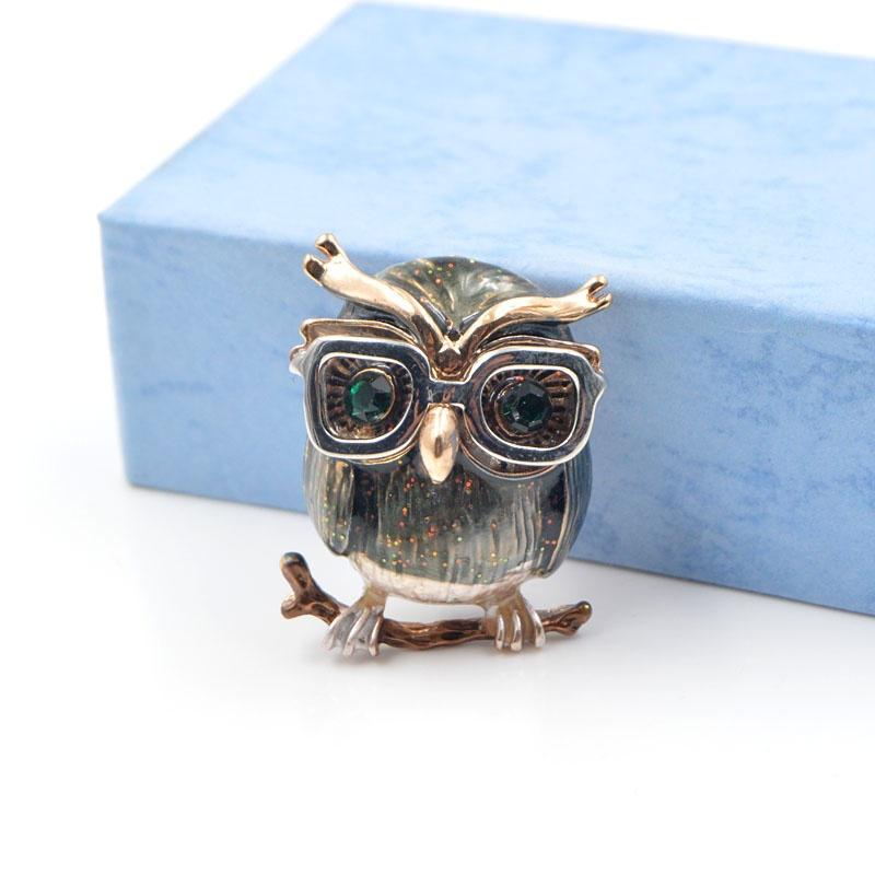 Милая сова в очках, эмалевая брошь в зеленых и металлических тонах