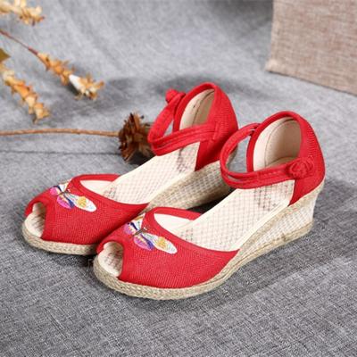 Модные женские эспадрильи на танкетке, летние элегантные туфли с вышивкой и ремешком на щиколотке, туфли на платформе с открытым носком, женская повседневная обувь