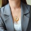 Xiaohongshu Роскошное ожерелье-подвеска с карпом и лотосом для женщин - Элегантная цепочка на ключицы с пряжкой "Мир"