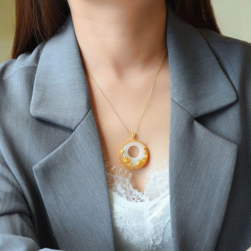 Xiaohongshu Роскошное ожерелье-подвеска с карпом и лотосом для женщин - Элегантная цепочка на ключицы с пряжкой "Мир"