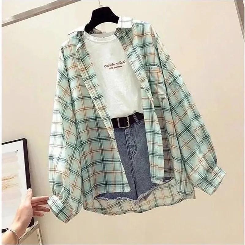 Женская свободная рубашка в клетку в стиле ретро на весну и лето с отворотами на пуговицах и защитой от солнца