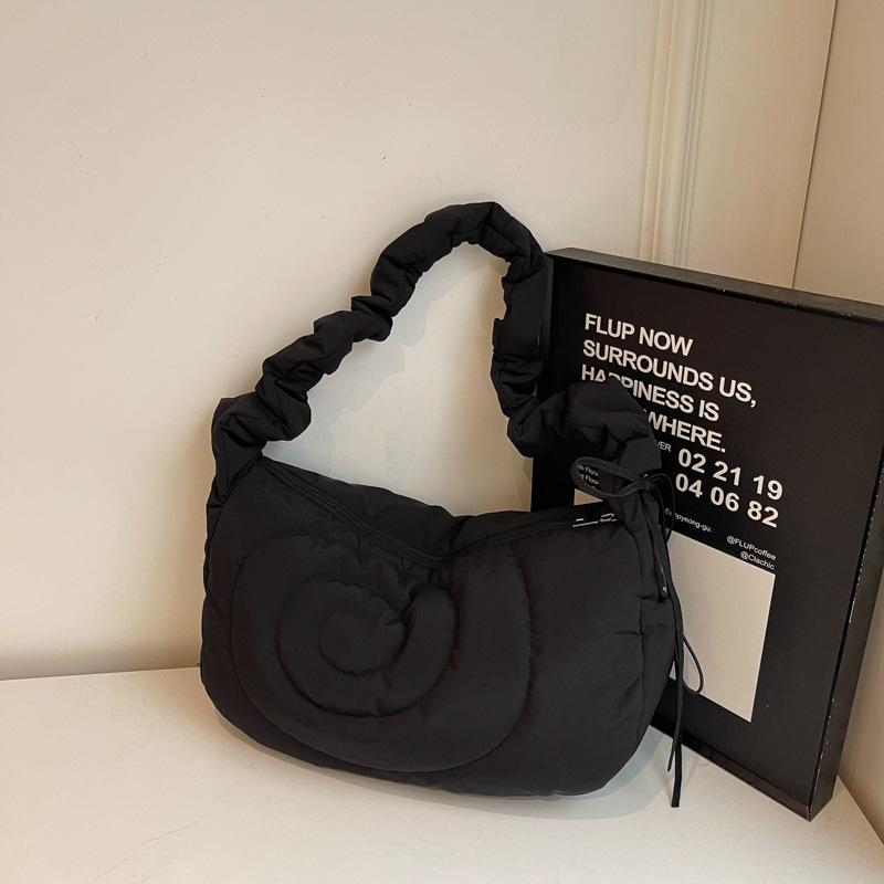 Korean Version of Casual Large-capacity Bag Women's 2025 New Fashion Pleated Dumpling Bag Lightweight and Simple One-shoulder Crossbody Bag