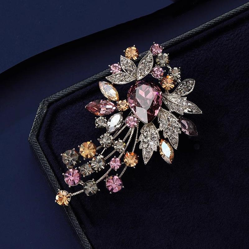 Хрустальная брошь, Высококлассная женская, Изысканная и персонализированная, Универсальная брошь, Брошь с нишевым дизайнерским чувством