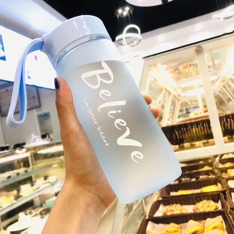 Бутылка для воды Студенческая уличная сопровождающая чашка Портативная портативная спортивная бутылка для воды Летняя прозрачная пластиковая чашка Креативная чашка