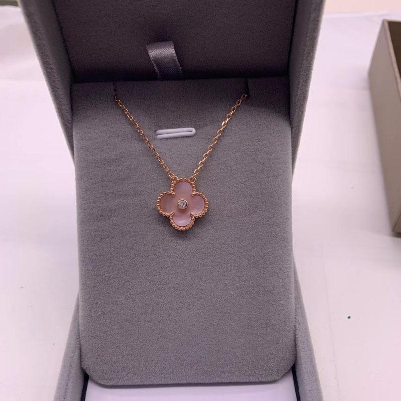 Легкое роскошное ожерелье с подвеской в виде четырехлистного клевера, рябчика, красного агата и малахита на золотой цепочке