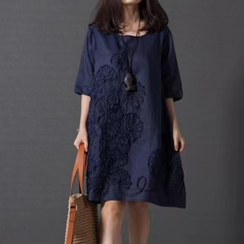 Литературное маленькое свежее свободное хлопково-льняное платье с длинными рукавами и вышивкой