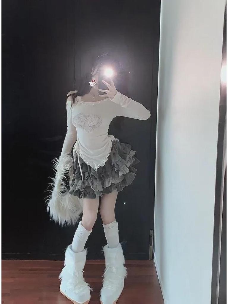 Женская черная футболка с открытыми плечами и длинными рукавами в корейском стиле - Весна/Осень 2023 г., утягивающий дизайн