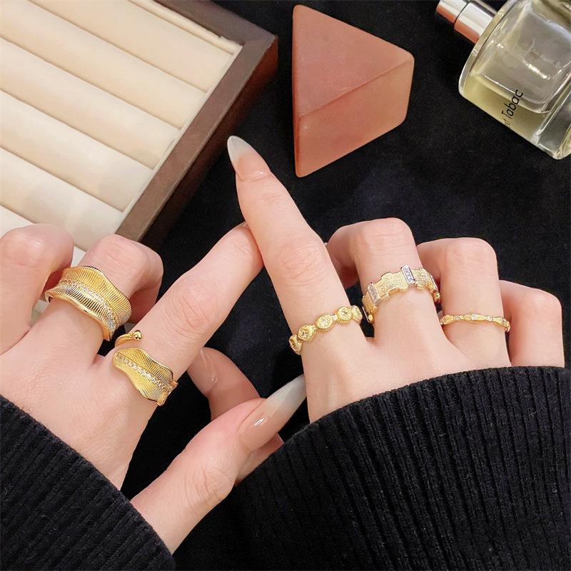 Средневековое Легкая Роскошь Итальянское Матовое Кольцо с Листом Банана Высокий Уровень Ретро Придворный Стиль Индивидуальность Циркон Нишевое Кольцо Женское