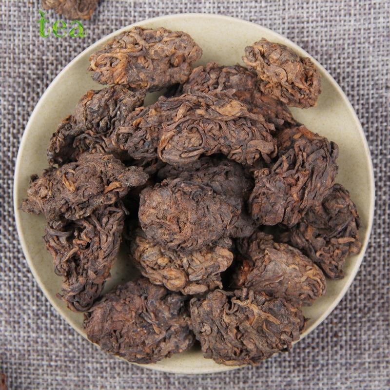 Восьмилетнее сухое хранение чая Пуэр, старого чая, спелого чая, рассыпного чая, золотых бутонов, чая с мягким ароматом, с большим количеством 1000 г.