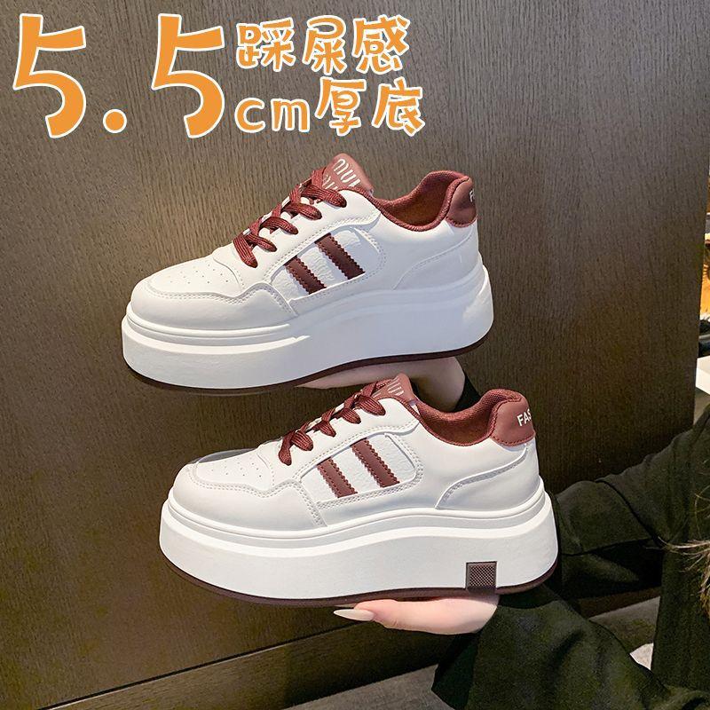 Маленькие белые туфли на толстой подошве на все сезоны женские 2025 новая весна универсальные ангольско-красные маленькие маффины повседневные кеды