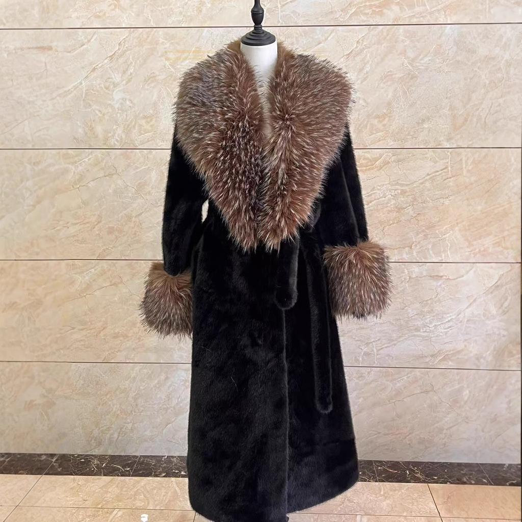 New Autumn and Winter Fur Coat Women's Rabbit Fur Fur Fur Integrated Long Style Real Fox Fur Fur Collar Fashionable Warm Coat Women
