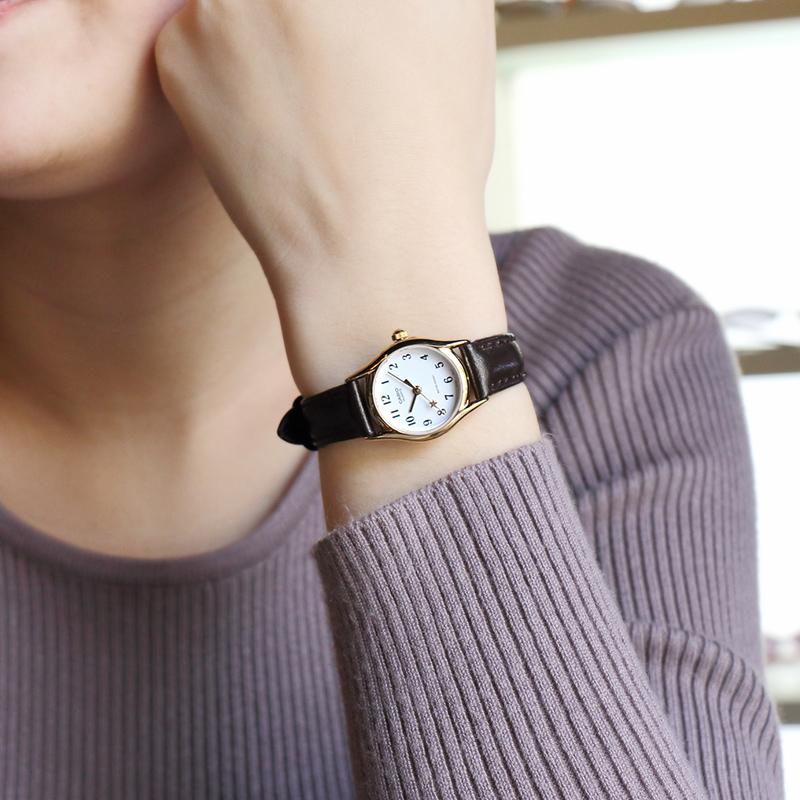 Casio Серия STANDARD Маленькие Ретро Бизнес Кварцевый Механизм Кожаный Ремешок Японские и Корейские Женские;s Часы Белый Циферблат LTP-1094Q-7B1