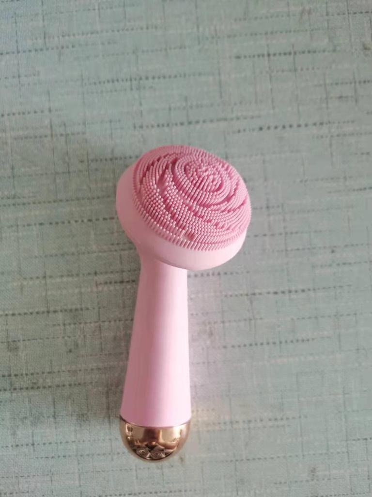 Перезаряжаемая вращающаяся щетка для очищения лица с силиконовым массажером