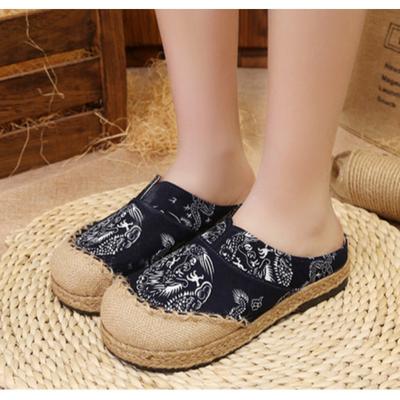 Veowalk Женские повседневные льняные мюли ручной работы с вышивкой на плоской подошве Тапочки в стиле ретро Веган Летние женские холщовые удобные эспадрильи