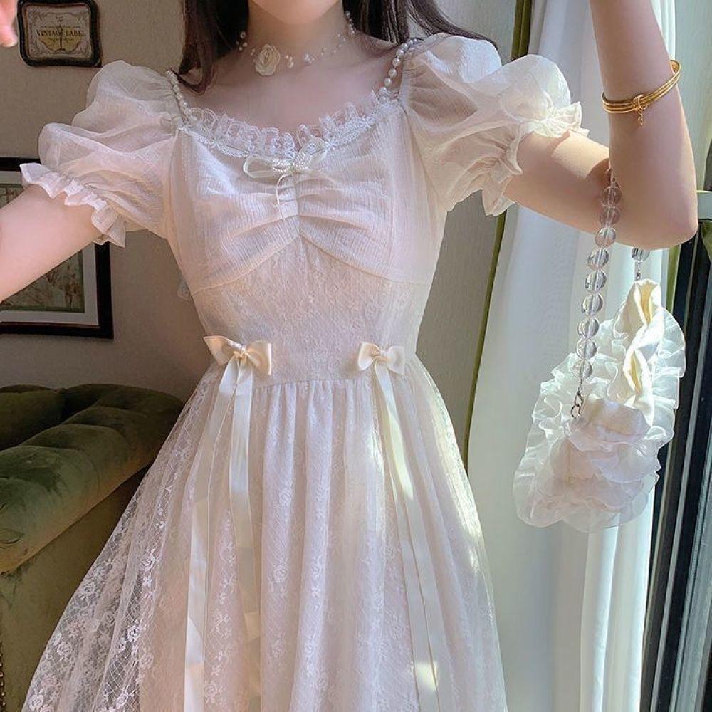 Платье принцессы с пышными рукавами и бантом. Летнее кружевное платье-миди с жемчугом и жемчугом.