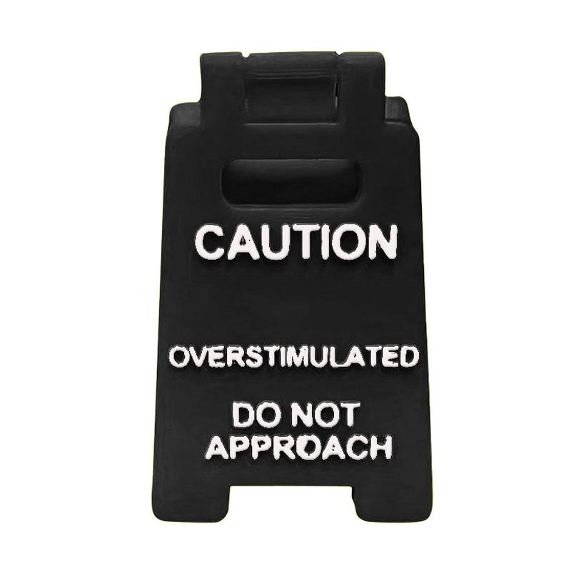 Внимание Перестимулирован Настольная табличка Напечатанная на 3D-принтере Смешная предупреждающая табличка Мини-декор для офиса Юмор Подарок-прикол для коллеги, сотрудника, начальника