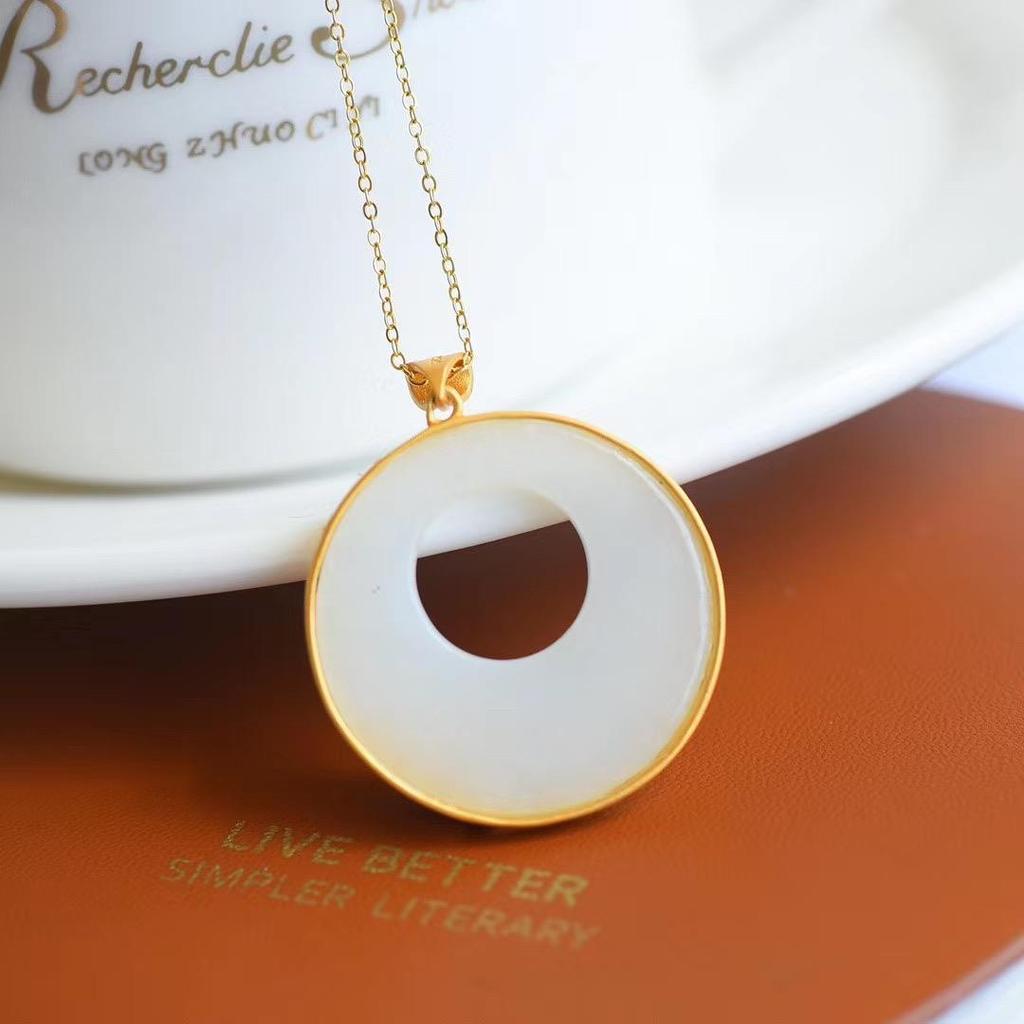 Gold-Plated Clavicle Chain Necklace with Hetian Jade - Elegant Retro Fashion for Women