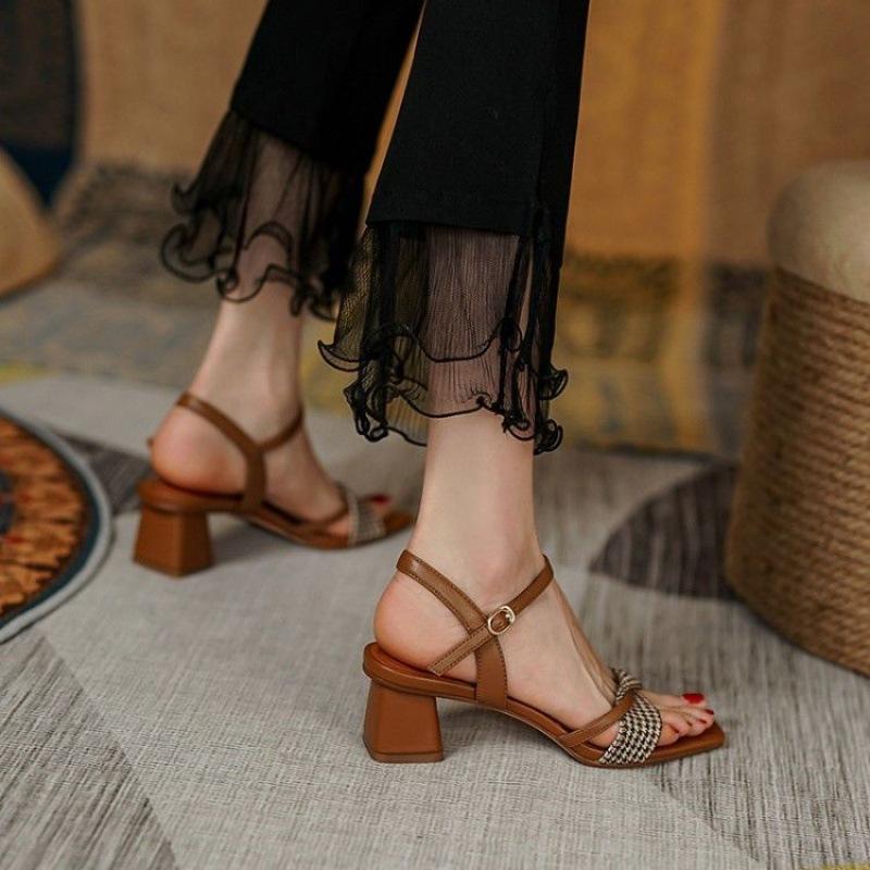 French Retro Thick Heeled Women's Casual Sandals 2024 Summer New Flat Buckle Lightweight Versatile Women Mid Heel High Heels