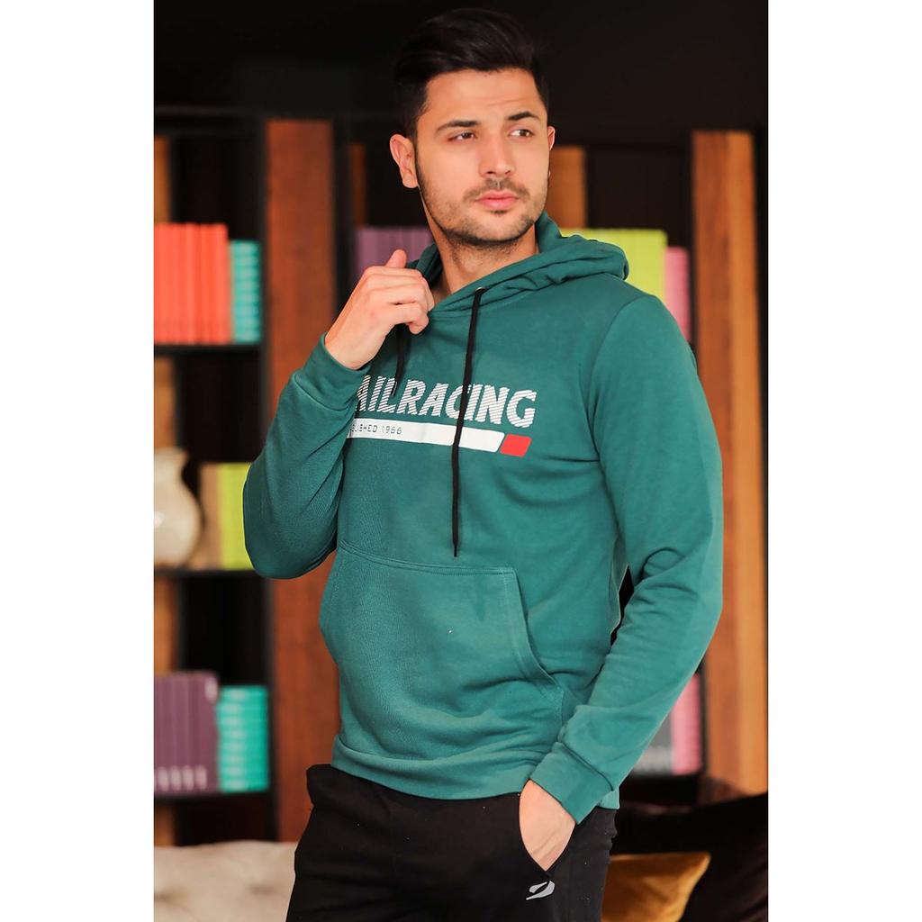 Зеленый мужской свитер с капюшоном и принтом