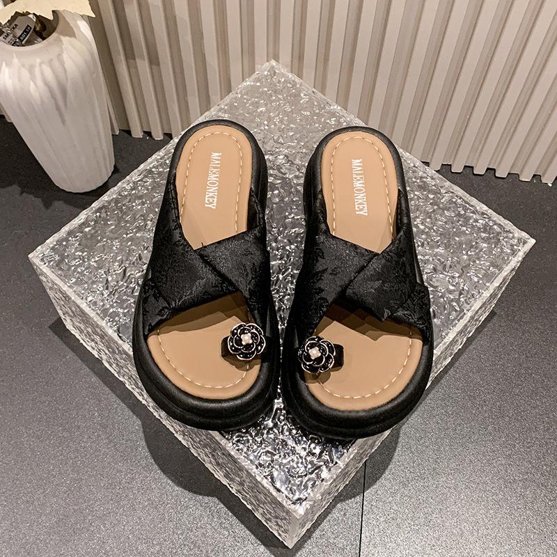 With Skirt Slippers Women's Summer Wear 2025 New French Camellia Beautiful Toe Sandals New Chinese Shoes