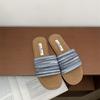 Корейская версия квадратный носок матовое плетение сочетание цветов с сандалиями женская новая летняя одежда пляжная обувь тапочки в 2025