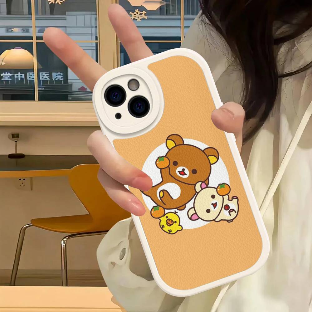 Мультяшный чехол для телефона с мишкой Рилаккума для iPhone 16 15 14 13 12 11 Pro Max Plus Ударопрочный кожаный чехол