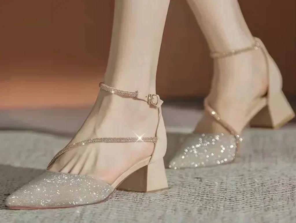 Женские блестящие туфли на высоком каблуке с кристаллами, летние туфли 2024 года, босоножки на толстом каблуке с ремешками на щиколотке, вечернее платье с острым носком