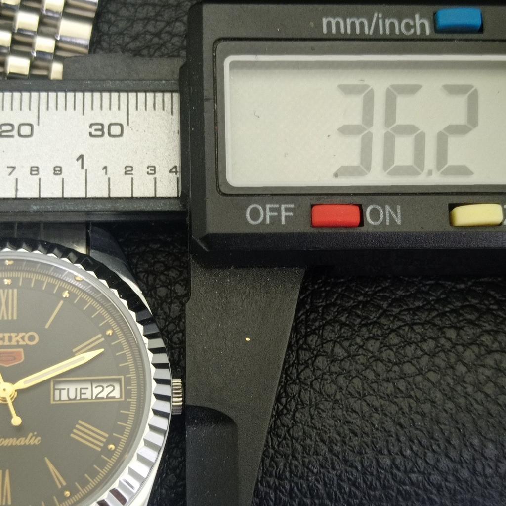 JAPAN VINTAGE REFURBISHED SEIKO 5 AUTOMATIC ROMAN FIGURE MENS WATCH a442096-1