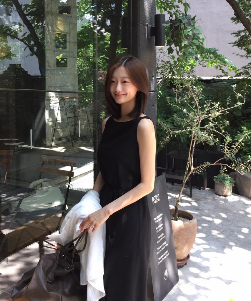 MIXXO [Essential] Платье без рукавов с вырезом-лодочкой_Miwowg710A