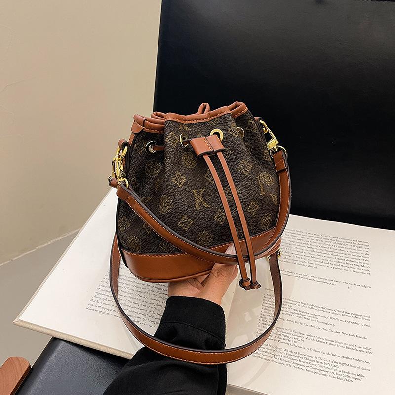 Осень новая мода контрастный цвет туфли пояс сумка-ведро одно плечо наклонный пролет женская сумка