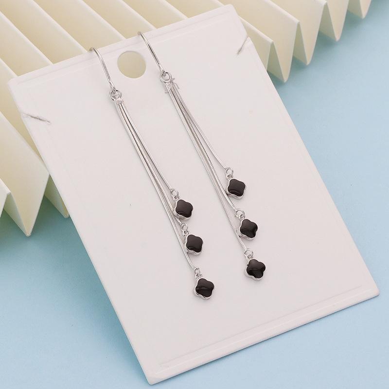 Женские серьги Четырехлистный клевер Длинные кисточки Серьги Light Luxury Premium Feeling Drop Earrings