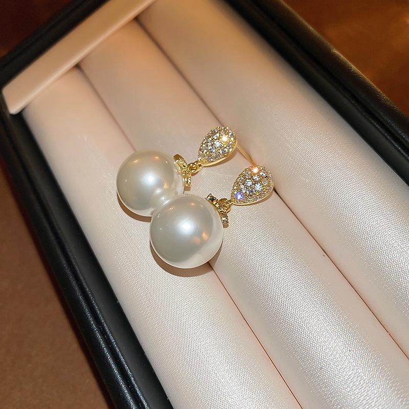 Elegant Zircon Pearl French Retro Luxury Earrings 2025