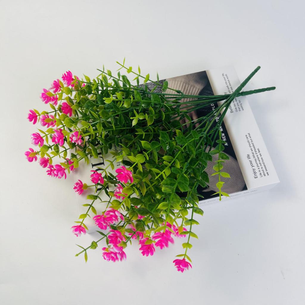 Букет из семи роз с эвкалиптом и камелией - Искусственные цветы