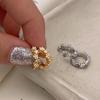 Серьги-пусеты с циркониевыми цветами в корейском стиле - Женские универсальные украшения в стиле легкой роскоши