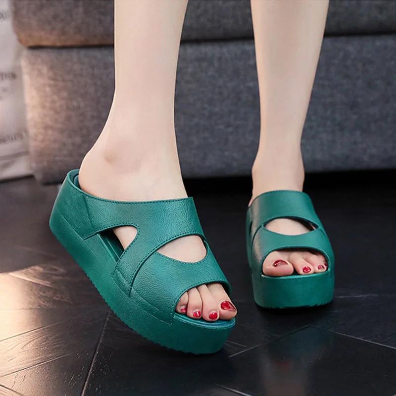 Женские тапочки на платформе, модные босоножки на танкетке с открытым носком, повседневные тапочки на нескользящей платформе с каблуком, повседневные шлепанцы
